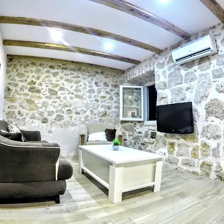 Lilly Apartman